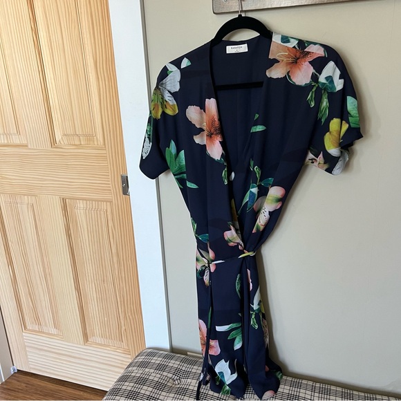 Babaton Wallace Floral Wrap Dress Medium - Picture 2 of 4